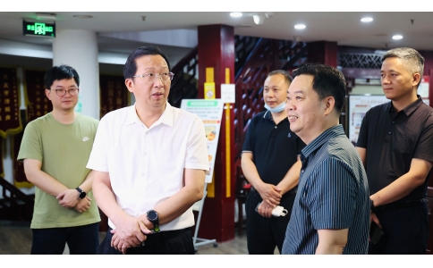 天元區(qū)人大常委會(huì)黨組書記、主任周琪一行來漢方神農(nóng)中醫(yī)館調(diào)研指導(dǎo)工作