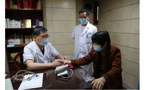 曹文新：精研數(shù)寸銀針弘仁術，擅用一雙巧手濟蒼生！